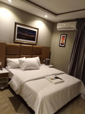 Отель Blackwood Hotels  Ikeja